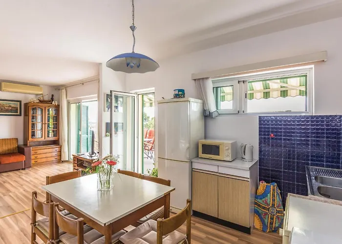 With Sea View 5 Apartment *